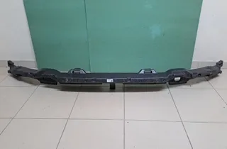 BMW 6 Series G32 (2017-2024) Priekšējā bufera stiprinājuma putoplasts 33605022