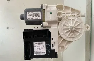 VOLKSWAGEN Golf Plus 1 generation (2004-2009) Маторчик стеклоподъемника передней левой двери 1K0959792J 33209721