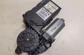 AUDI A6 C5/4B (1997-2004) Маторчик стеклоподъемника передней левой двери 8E2959801B 30820168