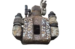 KIA Carens 2 generation (2002-2006) Aizmugurējais kreisais bremžu suports 34226949