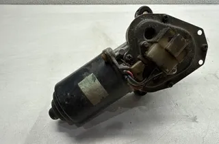 NISSAN Terrano 1 generation (1985-1995) Bagāžas nodalījuma loga tīrītāja motorīts 1255071 32060607