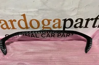 FORD USA Mustang Mach-E 1 generation (2020-2024) Priekšējā bufera centrālais moldings LJ8B-8C436-CCW 33252354