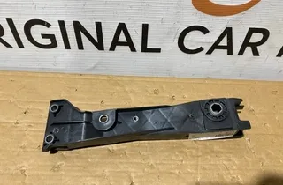 MERCEDES-BENZ GLE W167 (2019-2024) Kreisās puses luktura kronšteina stiprinājums A1676201401 33426874