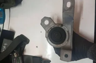 VOLVO XC60 1 generation (2008-2017) Передняя подушка двигателя 31330135 33130345