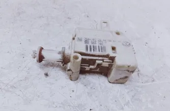 VOLKSWAGEN Passat B5 (1996-2005) Degvielas tvertnes vāciņa bloķēšana 3B0810773A 27610607