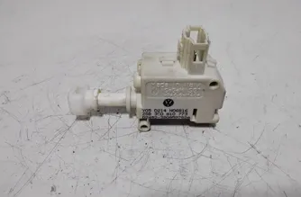 VOLKSWAGEN Passat B7 (2010-2015) Degvielas tvertnes vāciņa bloķēšana 3C0810773 28639609