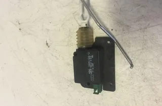 AUDI A3 8L (1996-2003) Доводчик задней крышки 8L0827833 34335465