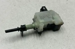 VOLVO V50 1 generation (2003-2012) Degvielas tvertnes vāciņa bloķēšana 00100,30716754 34105218