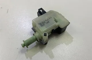 VOLVO V50 1 generation (2003-2012) Degvielas tvertnes vāciņa bloķēšana 34082026