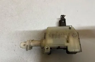 SKODA Superb 1 generation (2001-2008) Degvielas tvertnes vāciņa bloķēšana 1K5959782 22177987