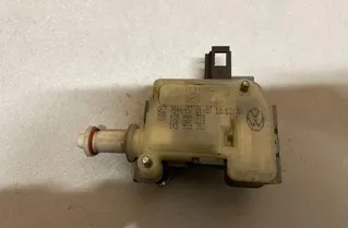 SKODA Superb 1 generation (2001-2008) Degvielas tvertnes vāciņa bloķēšana 1K5959782 22177999