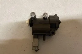 BMW 3 Series E90/E91/E92/E93 (2004-2013) Degvielas tvertnes vāciņa bloķēšana 6985880 22178020