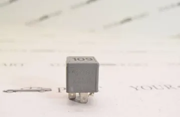 VOLKSWAGEN Golf 8 generation (2019-2023) Degvielas sūkņa relejs 1J0906381A 31012872