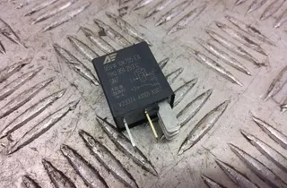 AUDI Q5 8R (2008-2017) Relays 7M0951253C 33219199
