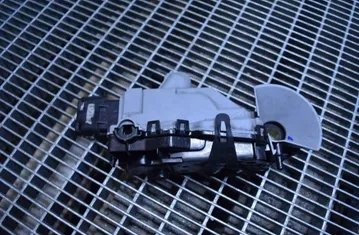 CITROËN C3 2 generation (2009-2016) Front Left Door Lock 33400567