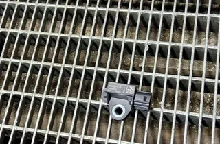 RENAULT Kadjar 1 generation (2015-2024) Aizmugurējais labais trieciena sensors 988308947R 33401150