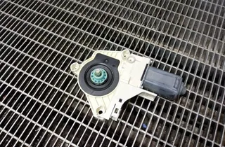 AUDI A6 C6/4F (2004-2011) Priekšējo kreiso durvju logu pacēlāja motorīts 8K0959801B 33401281