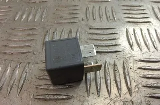 AUDI A4 B5/8D (1994-2001) Реле 8d0951253a 33483153