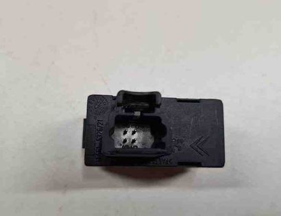 PEUGEOT Boxer 2 generation (1993-2006) Aizmugurējo kreiso durvju loga pacēlāja slēdži 96360166XT,11561532621,01739 32713070