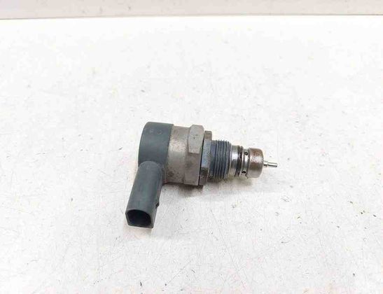 VOLKSWAGEN Passat B6 (2005-2010) Регулятор давления топлива 057130764AB,0281006075,37133084 32731594