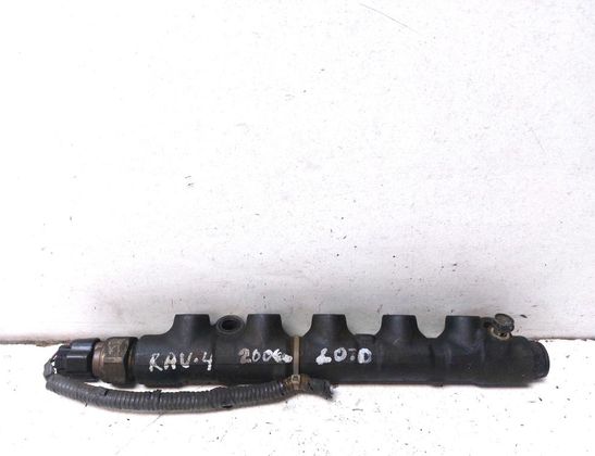 TOYOTA RAV4 2 generation (XA20) (2000-2006) Fuel Rail 33049242