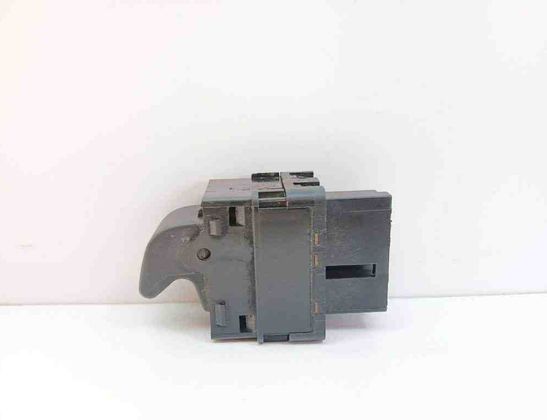 PEUGEOT 306 1 generation (1993-2002) Кнопка стеклоподъемника задней левой двери PA66GF30 31366321