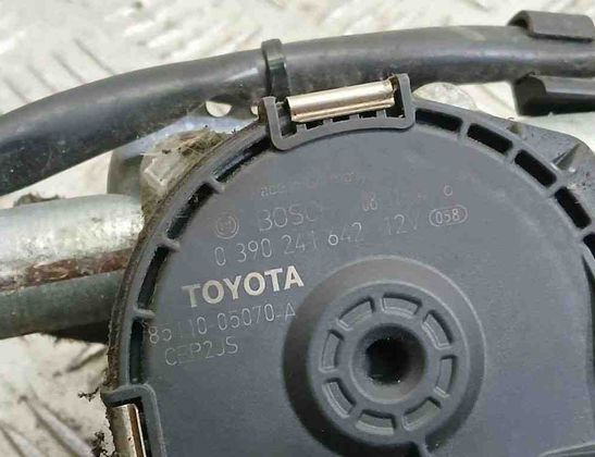 TOYOTA Avensis 3 generation (2009-2020) Priekšējā stikla tīrītāja mehānisms 0390241642 31376220