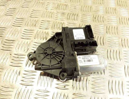 VOLKSWAGEN Touran 1 generation (2003-2015) Маторчик стеклоподъемника передней левой двери 1T0959702 31869077
