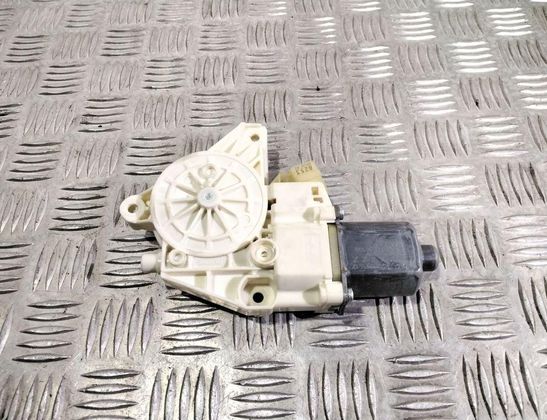 MERCEDES-BENZ C-Class W204/S204/C204 (2004-2015) Front Left Door Window Regulator Motor A2048200142 32820187