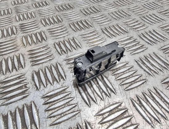 MERCEDES-BENZ E-Class W211/S211 (2002-2009) Central locking switch A2049058502 32930481