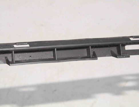 MERCEDES-BENZ GLA-Class X156 (2013-2020) Передний правый боковой держатель юбки A1566980214 31598140