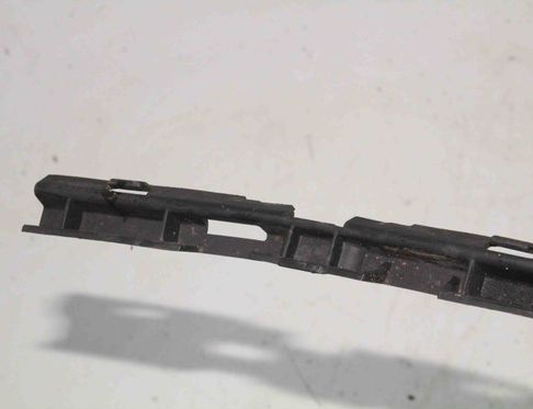 MERCEDES-BENZ GLA-Class X156 (2013-2020) Передний правый боковой держатель юбки A1566980214 31598140