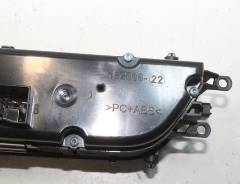 AUDI A4 B9/8W (2015-2024) Pегулятор климы 8W0820043T 32852199