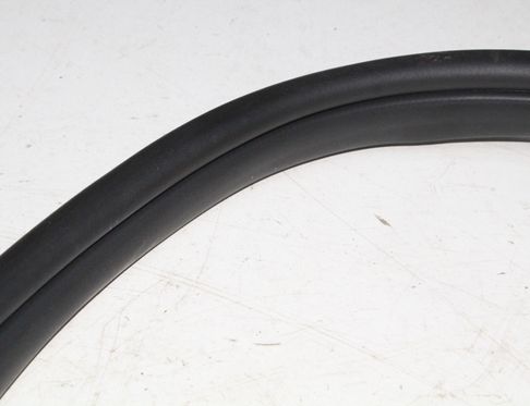 KIA EV6 1 generation (2021-2023) Резиновая прокладка передней правой двери 33062820