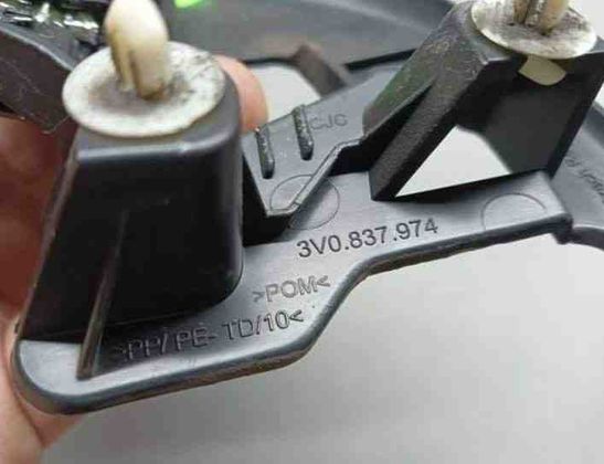 SKODA Superb 3 generation (2015-2023) Priekšējais kreisais līmeņa sensors 3V0837974 27948312