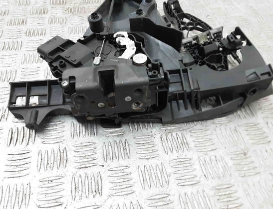 VOLVO V50 1 generation (2003-2012) Замок двери передний правый 30799302 31845931