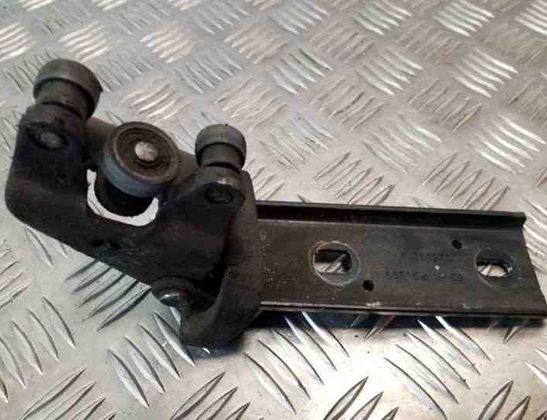 OPEL Vivaro W221 (2005-2013)  Sliding door hinge 311973E 25131347