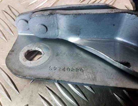 JAGUAR XF 1 generation  (2011-2016) Priekšējā labā dzinēja pārsega eņģe S9740220 25132107