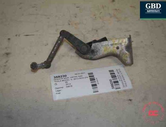 TESLA Model S 1 generation (2012-2024) Rear Left Height Level Sensor 1004173-00-a 30873374