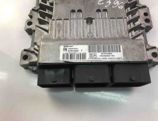 PEUGEOT 508 1 generation (2010-2020) Engine Control Unit ECU 9676760880,S180123001E 13979718