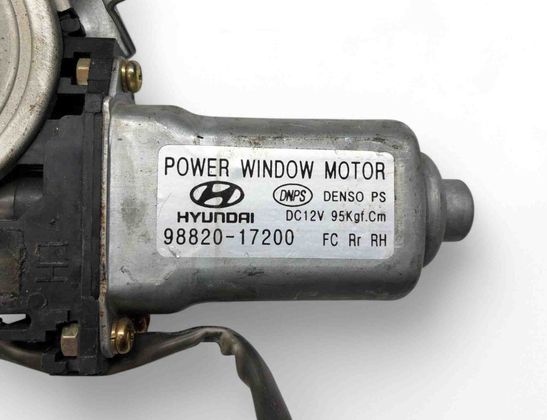 HYUNDAI Matrix 1 generation (2001-2010) Front Right Door Window Control Motor 98820-17200 29878588