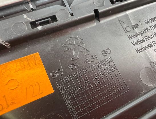 PEUGEOT 3008 2 generation (2017-2023) Dashboard Air Vents 9810143180 33030033