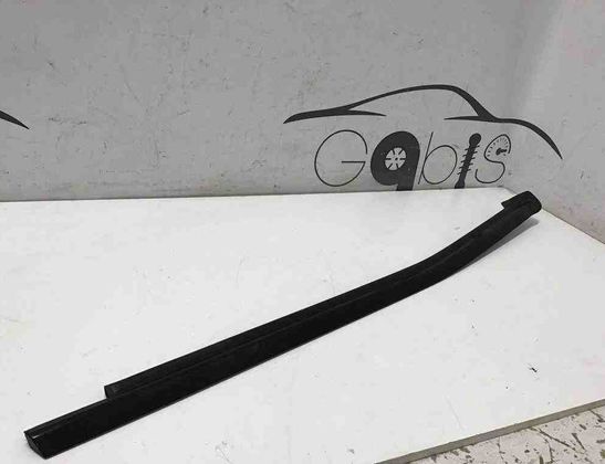 MERCEDES-BENZ GLS-Class X166 (2015-2020) Aizmugurējo labo durvju logu līste A1666904300 32602946