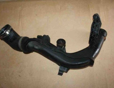 VOLKSWAGEN Passat B7 (2010-2015) шланг радиатора интеркулера 5N0145770A 31941880