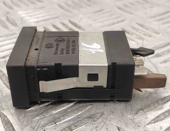 VOLKSWAGEN Passat B5 (1996-2005) Выключатель обогрева 3B0963564C 13837876