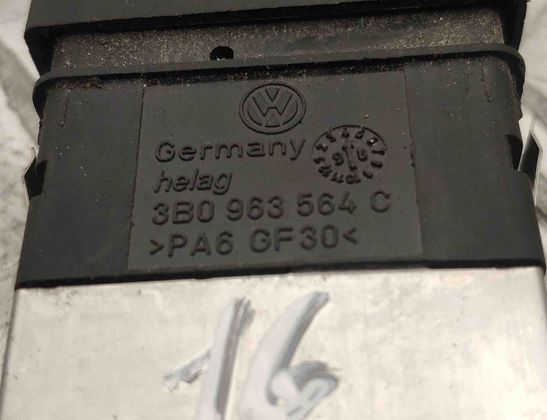 VOLKSWAGEN Passat B5 (1996-2005) Выключатель обогрева 3B0963564C 13837876