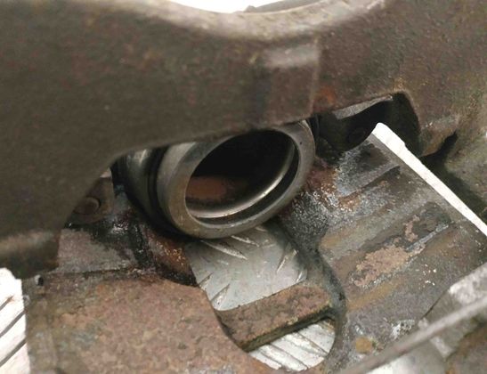 TOYOTA Yaris 3 generation (2010-2019) Priekšējais labais bremžu suports 107 14241260