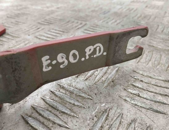 BMW 3 Series E90/E91/E92/E93 (2004-2013) Priekšējā labā dzinēja pārsega eņģe 7115264 17515247