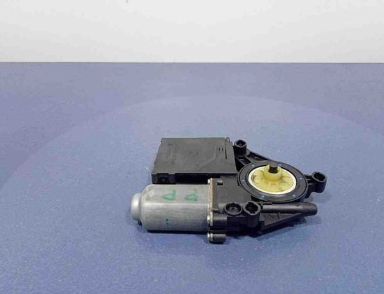 SKODA Octavia 2 generation (2004-2013) Стеклоподъемник передней правой двери 1K0959792C 31213079