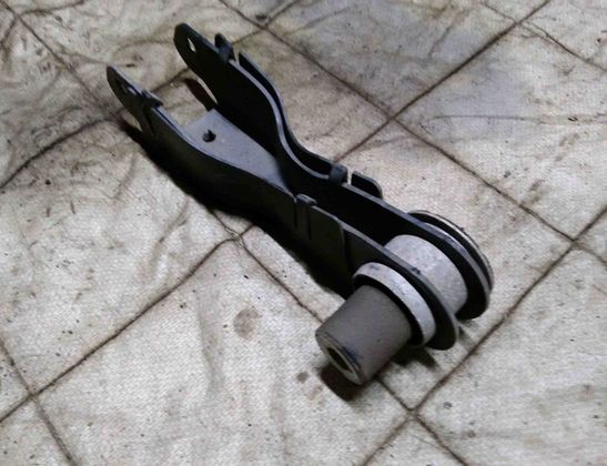 LAND ROVER Discovery Sport 1 generation (2014-2024) Rear Left Arm FK725K832A 28415535